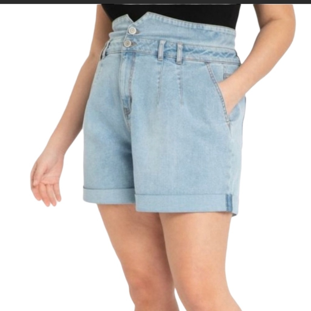 Eloquii lightwash high waisted cuffed denim shorts size 16
